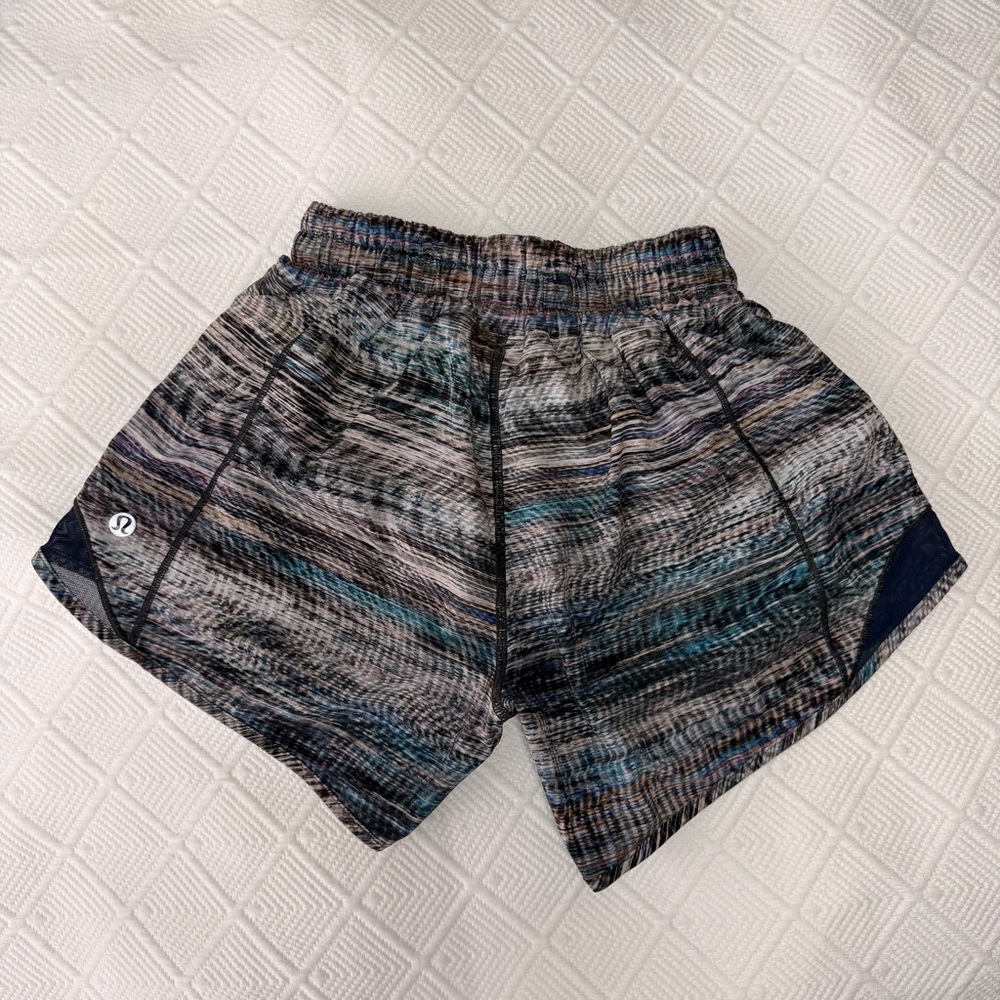 Lululemon Hot Hotty Shorts Size 2, Inseam 4”, Blue Yellow Multi, Lot of 3 - Picture 12 of 14